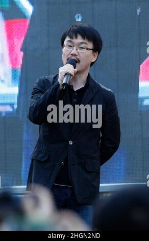 7 octobre 2012 - Busan, Corée du Sud : le réalisateur Chung Ji Woo participe à l'événement de scène ouverte du film 'A Muse' lors du Festival international du film de Busan 17th dans le quartier de Nampodong BIFF à Busan.(Ryu Seung-il / Polaris) Banque D'Images
