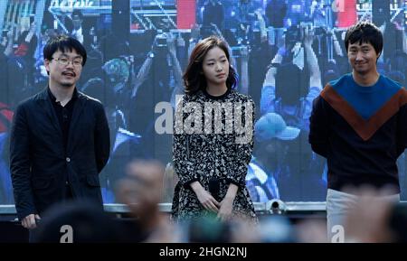 7 octobre 2012 - Busan, Corée du Sud : (à partir de la gauche) le réalisateur Chung Ji Woo, l'actrice Kim Go Eun et l'acteur Park HAE il assistent à leur film 'A Muse' événement de scène ouverte pendant le Festival international du film de Busan 17th dans le quartier de Nampodong BIFF à Busan.(Ryu Seung-il / Polaris) Banque D'Images