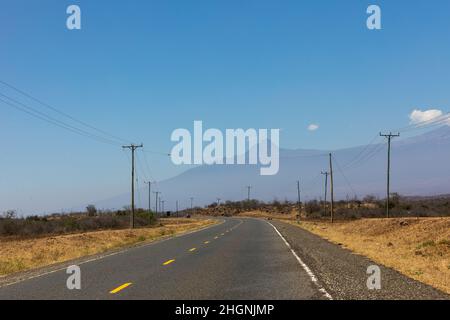 KENYA - 16 AOÛT 2018 : route vers le parc national d'Amboseli Banque D'Images