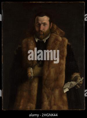 Portrait d'un homme dans un manteau en fourrure Italien (Lombard) Peintre Italien le sitter de ce beau portrait a sa main droite placée sous son coeur, suggérant le contenu de la lettre qu'il vient de terminer la lecture.Bien que l'artiste reste anonyme, il doit avoir été familier avec le travail du peintre vénitien Lorenzo Lotto (ca.1480-1556), qui a passé du temps dans la ville de Bergame, dans le nord de l'Italie.Portrait d'un homme dans un manteau en fourrure.Italien (Lombard) Painter (ca.1540).Huile sur toile.Peintures Banque D'Images