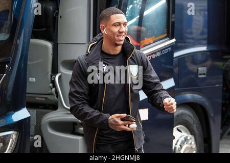 Liam Palmer #2 de Sheffield mercredi sort du bus de l'équipe à l'arrivée au Kassam Stadium Banque D'Images