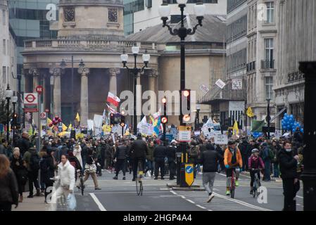 Londres, Royaume-Uni.22nd janvier 2022. Des milliers de manifestants anti vax défilent à travers Londres Credit: graham mitchell/Alamy Live News Banque D'Images