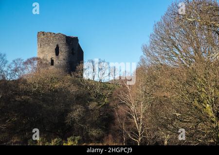 Gratuit,visiteur,attraction,forteresse médiévale-ronde de 13th siècles, château de Dolbadoun, construit par Llewelyn, le Grand près du village gallois de Llanberis, Llanberis,village de Llanberis,est,une communauté et circonscription à Gwynedd, nord-ouest du pays de Galles, sur la rive sud du lac Llyn Padarn et au pied de Snowdon,La plus haute montagne du pays de Galles.Rural,campagne,pittoresque,paysage,dans,on,at,Snowdonia,Snowdonia National Park,Mid,North,West,Kingdom,North Wales,Wales,Welsh,GB,Grande-Bretagne,British,UK,United Banque D'Images