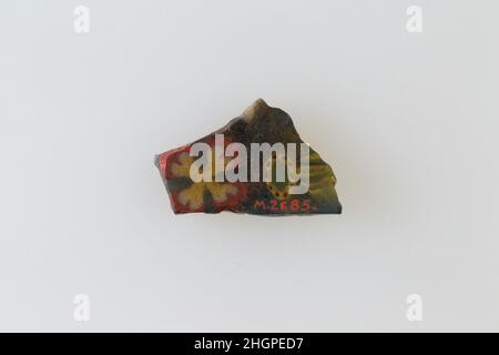 Plaque florale 100 C.-B.–A.D.400 période Ptolemaic–période romaine ce fragment faisait partie d'une plaque florale en verre pour les incrustes de murs ou de meubles comme 26,7.1249.Plaque florale.100 C.-B.–A.D.400. Verre.Période Ptolemaic–période romaine.De l'Égypte Banque D'Images