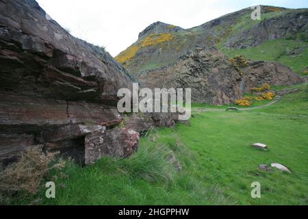 Hutton's Section on Salisbury Crags est un site d'intérêt scientifique spécial situé sur les flancs du volcan Arthur's Seat Banque D'Images