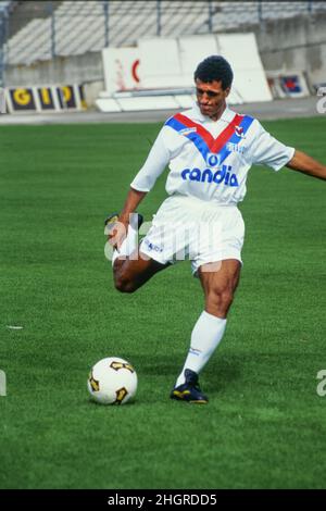Archives 90ies : Aziz Bouderbala, club de football de Lyon, Olympique Lyonnais, Lyon, France Banque D'Images