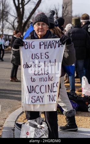 Washington D. C., Washignton, États-Unis.21st janvier 2022.Les militants anti-avortement se sont rassemblés à Washington, DC et ont défilé devant la Cour suprême dans l'espoir de l'renversement de Roe V. Wade.(Image de crédit : © Steve Sanchez/Pacific Press via ZUMA Press Wire) Banque D'Images