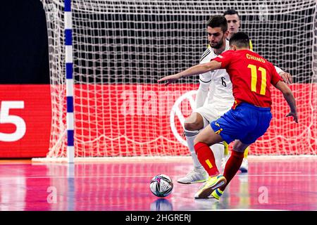 GRONINGEN, PAYS-BAS - JANVIER 22: Srjan Ivankovic de Bosnie-Herzégovine, Chino d'Espagne pendant le match du Futsal des hommes Euro 2022 Groupe D entre l'Espagne et la Bosnie-Herzégovine au Martiniplaza le 22 janvier 2022 à Groningen, pays-Bas (photo d'Andre Weening/Orange Pictures) Banque D'Images