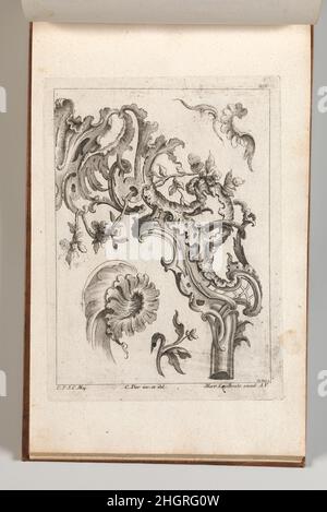 Divers dessins pour ornements Rocaille, planche 3 d'une série sans titre d'ornements Rocaille pour cadres imprimés ca.1750–56 Jacob Gottlieb Thelot ornement imprimé avec des motifs pour ornements de rocaille, y compris un grand ornement formant le coin supérieur droit d'un cadre ou d'une arche, et quatre rocailles en vrac.Cet imprimé est lié dans un album contenant 27 séries avec un total de 122 gravures d'ornement du fonds de l'éminent éditeur d'Augsbourg Martin Engelbrecht.Divers dessins pour ornements Rocaille, planche 3 d'une série sans titre d'ornements Rocaille pour cadres.Après Carl Pier (allemand, actif Banque D'Images