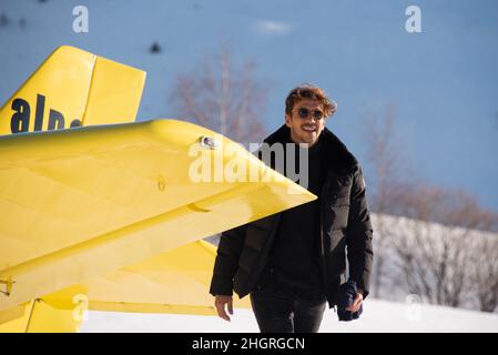 Ruben Alves se présente à bord d'un petit avion à l'altiport lors du Festival du film de comédie de 25th à l'Alpe d'Huez, France, le 22 janvier 2022.Photo de Mireille Ampilhac/ABACAPRESS.COM Banque D'Images