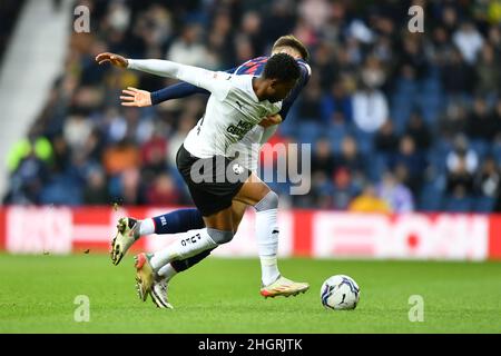 West Bromwich, Royaume-Uni.22nd janvier 2022.Conor Townsend de West Bromwich Albion challenges Bali Mumba de Peterborough Unis lors du championnat EFL Sky Bet entre West Bromwich Albion et Peterborough Unis aux Hawthorns, West Bromwich, Angleterre, le 22 janvier 2022.Photo de Scott Boulton.Utilisation éditoriale uniquement, licence requise pour une utilisation commerciale.Aucune utilisation dans les Paris, les jeux ou les publications d'un seul club/ligue/joueur.Crédit : UK Sports pics Ltd/Alay Live News Banque D'Images