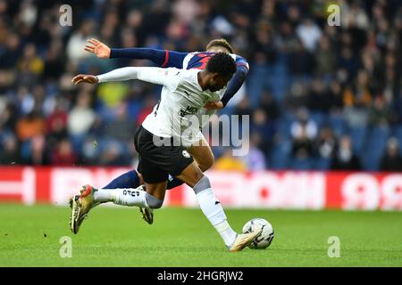 West Bromwich, Royaume-Uni.22nd janvier 2022.Conor Townsend de West Bromwich Albion challenges Bali Mumba de Peterborough Unis lors du championnat EFL Sky Bet entre West Bromwich Albion et Peterborough Unis aux Hawthorns, West Bromwich, Angleterre, le 22 janvier 2022.Photo de Scott Boulton.Utilisation éditoriale uniquement, licence requise pour une utilisation commerciale.Aucune utilisation dans les Paris, les jeux ou les publications d'un seul club/ligue/joueur.Crédit : UK Sports pics Ltd/Alay Live News Banque D'Images