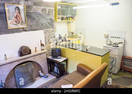 Intérieur,intérieur,de,a,1969,Miners,cottages,au,National Slate Museum,a,populaire,gratuit,visiteur,attraction,Llanberis,village de Llanberis,est,une communauté et circonscription à Gwynedd, nord-ouest du pays de Galles, sur la rive sud du lac Llyn Padarn et au pied de Snowdon, la plus haute montagne de Gallois,Royaume-Uni,Snowdonia,Royaume-Uni,pays de Galles,pays de Galles,pays de Galles,pays de Galles,pays de Galles,pays de Galles,pays de Galles,pays de Galles,pays de Galles,pays de Galles,pays de Galles,pays de Galles,pays de Galles,pays de Galles,pays de Galles Banque D'Images