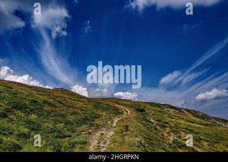 Vue panoramique du paysage contre le ciel.Trekking au début de l'automne Banque D'Images