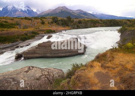 Cascades de Paine, parc national de Torres del Paine, Chili Banque D'Images