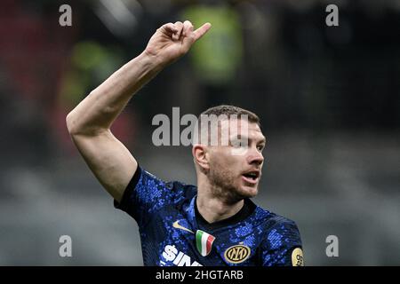 Edin Dzeko du FC Internazionale gestes pendant la série italienne Un match de football de championnat FC Internazionale vs Venezia FC au stade San Siro de Milan, Italie Banque D'Images