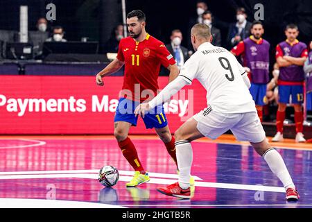 GRONINGEN, PAYS-BAS - JANVIER 22 : Chino d'Espagne, Nermin Kahvedzic de Bosnie-Herzégovine pendant le match du Futsal des hommes Euro 2022 Groupe D entre l'Espagne et la Bosnie-Herzégovine au Martiniplaza le 22 janvier 2022 à Groningen, pays-Bas (photo d'Andre Weening/Orange Pictures) Banque D'Images