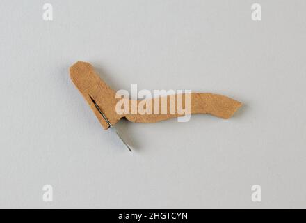 Modèle adze d'un dépôt de fondation ca.1479–1458 C.-B. Nouveau Royaume.Modèle adze d'un dépôt de fondation. CA.1479–1458 C.-B.Bois, bronze ou alliage de cuivre.Nouveau Royaume.D'Égypte, haute Égypte, Thèbes, Deir el-Bahri, Tombeau de Senenmut (TT 353), dépôt de fondation 3 et 5a, fouilles de MMA, 1926–27.Dynastie 18 Banque D'Images