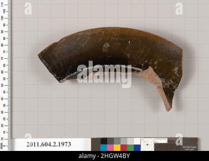 Fragment de terre cuite d'un Nolan cou-amphora (bocal)?Deuxième quart du 5th siècle avant J.-C. grec, bouche attique d'un Nolan cou-amphora.Fragment de terre cuite d'un Nolan cou-amphora (bocal)?.Grec, Attique. Deuxième quart du siècle 5th avant J.-C..Terre cuite, figure rouge.Classique.Vases Banque D'Images