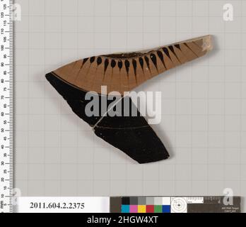 Fragment de terre cuite d'un lekanis (plat couvert)?Fin du siècle 6th av. J.-C. grec, fragment Attique d'un lekanis couvercle avec une bande de rayons.Fragment de terre cuite d'un lekanis (plat couvert)?.Grec, Attique. Fin du 6th siècle avant J.-C..Terre cuite, figure rouge.Archaïque.Vases Banque D'Images