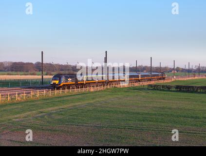 Train grande vitesse Arriva Grand Central ( Intercity 125 ) passant Newsham sur la ligne principale de la côte est avec des voitures 43468 + 43484 Banque D'Images