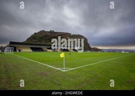 22nd janvier 2022 : stade C&amp;G Systems, Dumbarton, Écosse ; football de la coupe écossaise, Dumbarton contre Dundee : vue générale du stade C&amp;G Systems, stade du FC Dumbarton entouré des ruines du château de Dumbarton le long de la rivière Clyde Banque D'Images