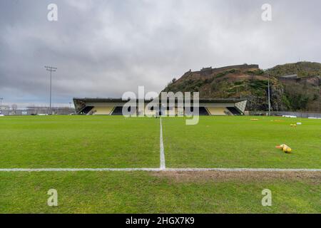22nd janvier 2022 : stade C&amp;G Systems, Dumbarton, Écosse ; football de la coupe écossaise, Dumbarton contre Dundee : vue générale du stade C&amp;G Systems, stade du FC Dumbarton entouré des ruines du château de Dumbarton Banque D'Images