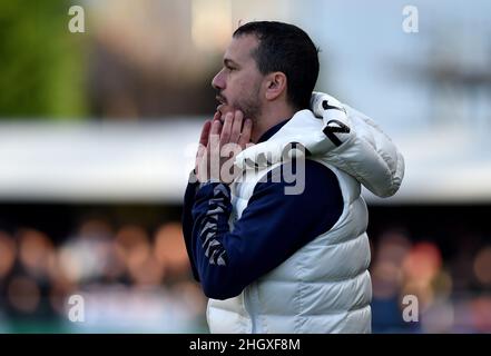 HARROGATE, ROYAUME-UNI.JAN 22nd Selim Benachour (entraîneur-chef intérimaire) d'Oldham Athletic avant le match de la Sky Bet League 2 entre Harrogate Town et Oldham Athletic à Wetherby Road, Harrogate le samedi 22nd janvier 2022.(Credit: Eddie Garvey | MI News) Credit: MI News & Sport /Alay Live News Banque D'Images