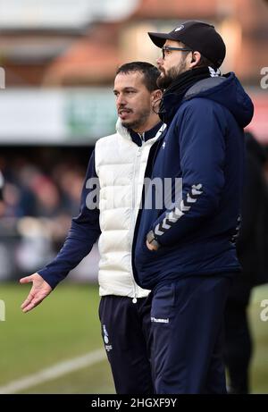 HARROGATE, ROYAUME-UNI.JAN 22nd Selim Benachour (entraîneur-chef intérimaire) d'Oldham Athletic avant le match de la Sky Bet League 2 entre Harrogate Town et Oldham Athletic à Wetherby Road, Harrogate le samedi 22nd janvier 2022.(Credit: Eddie Garvey | MI News) Credit: MI News & Sport /Alay Live News Banque D'Images