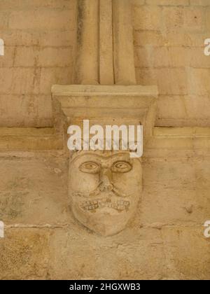 Détail sculpture du cloître de l'Abbaye Montmajour Banque D'Images