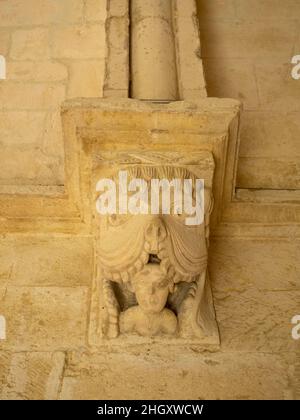 Détail sculpture du cloître de l'Abbaye Montmajour Banque D'Images