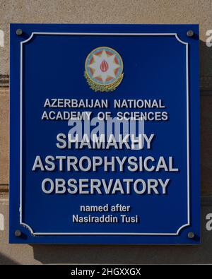 Shamakhi, Azerbaïdjan - janvier 07 2022 - le nom du bâtiment de l'observatoire astrophysique Shamakhy. Banque D'Images