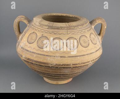 Dinos 600–480 B. vase chypriote à deux manche avec forme angulaire, bandes, lignes ondulées et cercles concentriques.Dinos.Chypriote.600–480 C.-B.Terre cuite.Cypro-archaïque IIVases Banque D'Images