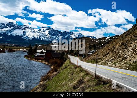 En regardant vers les Sawtooths de Lower Stanley Banque D'Images