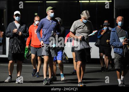 Auckland, Nouvelle-Zélande.23rd janvier 2022.Les gens qui participent au marathon arrivent au point de rassemblement à Auckland, Nouvelle-Zélande, le 23 janvier 2022.La Nouvelle-Zélande passera à Red Light dimanche à 11 h 59, le Premier ministre Jacinda Ardern a déclaré dimanche lors d'une conférence de presse non programmée.Le premier ministre a confirmé que neuf cas de COVID-19 signalés dans la région de Nelson Marlborough avaient la variante Omicron.Un autre cas a été confirmé à la fin du samedi.Les personnes infectées avaient assisté à des mariages dans la plus grande ville d'Auckland.Credit: Zhao Gang/Xinhua/Alay Live News Banque D'Images