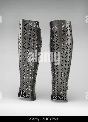 Paire de Greaves (défenses de la jambe inférieure) env.1525–1575 peut-être allemand.Paire de Greaves (défenses de la jambe inférieure). Peut-être allemand. Ca.1525–1575.Acier.Pièces d'armure - Greaves Banque D'Images