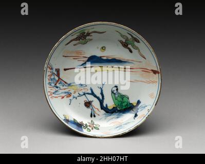 Plat avec un immortel en radeau Chine la scène sur ce plat représente le diplomate et expéditionnaire Zhang Qian (164–113 av. J.-C.), qui a dirigé l'envoyé impérial Han dans les régions occidentales.La légende dit que lorsque Zhang a tenté de trouver la source de la rivière jaune, il a navigué son radeau dans la voie lactée.La figure ici repose en toute confiance sur une seule bûche dans une posture détendue au milieu des vagues turbulentes.Plat avec un immortel sur le radeau.Chine.Porcelaine peinte en bleu sous-glaçure et émail polychrome (Jingdezhen ware).Dynastie Ming (1368–1644), marque et période Tianqi (1621–27).Céramique Banque D'Images