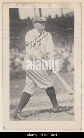 Babe Ruth, L F, Yanks, de cartes de bande de baseball (W575-2) ca.1921–22 Babe Ruth, Left Field, Yanks, des cartes de bande de baseball (W575-2).W575 est constitué de deux questions distinctes appelées W575-1 et W575-2.W575-2: Photo imprimée en noir et blanc du joueur.Bordures blanches.Arrière vierge.Inclut une signature de réplica sur l'image.Connu sous le nom de série d'autographes sur l'épaule.Babe Ruth, L F, Yanks, des cartes de bande de baseball (W575-2). Env.1921–22.Photolithographie commerciale Banque D'Images