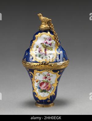 Bouteille senteur ca.1760–1800 British, Staffordshire.Bouteille de parfum.Britannique, Staffordshire. CA.1760–1800.Cuivre émaillé.Émail peint Banque D'Images