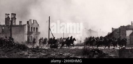 Bataille de la Bzura : cavalerie polonaise à Sochaczew en 1939 lors de l'invasion nazie de la Pologne. Banque D'Images