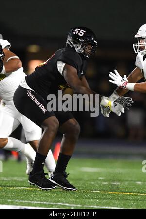 Honolulu, Hawaï, États-Unis.22nd janvier 2022.Équipe Mauka offensif, JOSHUA CONERLY, Jr.(55).pendant la première moitié du Polynesian Bowl joué le 22 janvier 2022 au Kunuiakea Stadium, Honolulu, Hawaii.(Image de crédit : © Steven Erler/ZUMA Press Wire) Banque D'Images