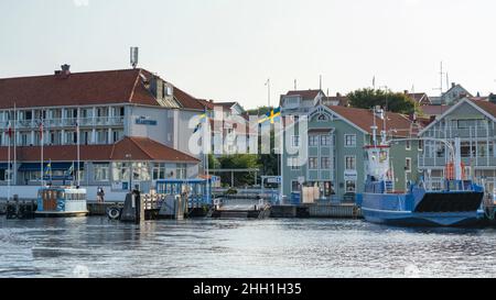 Île de Marstrand dans l'archipel suédois, le port et le terminal de ferry. Banque D'Images