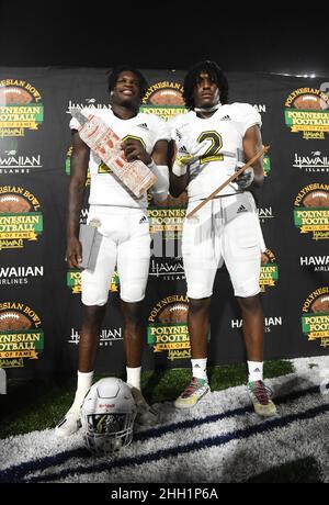 Honolulu, Hawaï, États-Unis.22nd janvier 2022.L'équipe Makai Corner back et l'État de Floride commettent TRAVIS HUNTER (12) et linebacker et le Maryland commettent JAISHAWN BARHAM (2) a remporté les honneurs du jeu au Polynesian Bowl joué le 22 janvier 2022 au Kunuiakea Stadium, Honolulu, Hawaii.(Image de crédit : © Steven Erler/ZUMA Press Wire) Banque D'Images