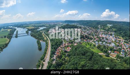 Vue sur la large vallée du Danube autour de Donaustauf près de Regensburg Banque D'Images