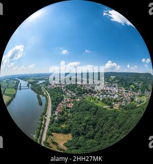 Vue sur la large vallée du Danube autour de Donaustauf près de Regensburg Banque D'Images