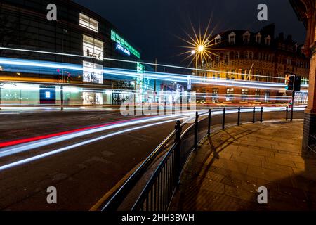 Photos de nuit à Liverpool. Découvrez les couleurs vibrantes de notre ville. Banque D'Images