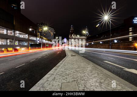 Photos de nuit à Liverpool. Découvrez les couleurs vibrantes de notre ville. Banque D'Images