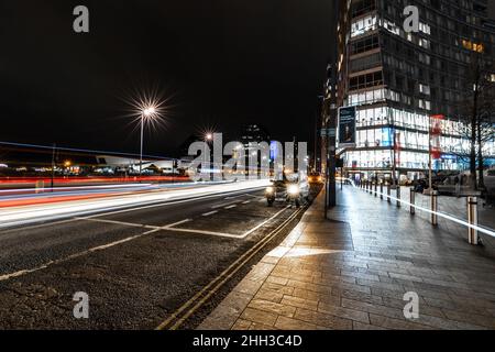 Photos de nuit à Liverpool. Découvrez les couleurs vibrantes de notre ville. Banque D'Images