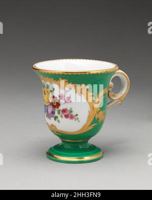 Coupe de crème glacée (chasse à glace) (dans le cadre d'un service) 1771 Sèvres Manufactory French.Tasse à crème glacée (chasse à glace) (faisant partie d'un service).Français, Sèvres.1771. Porcelaine tendre.Céramique-porcelaine Banque D'Images