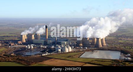 Vue aérienne à jour de la centrale électrique de Drax dans le Yorkshire (janvier 2022) Banque D'Images